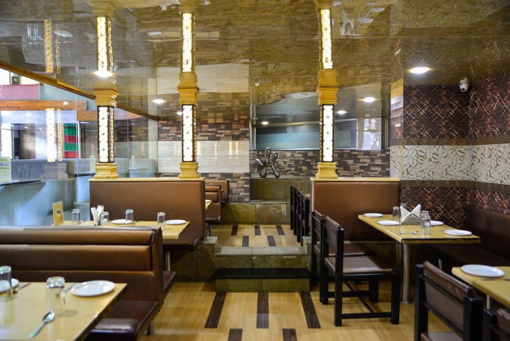 Kuba Restaurant Sitting